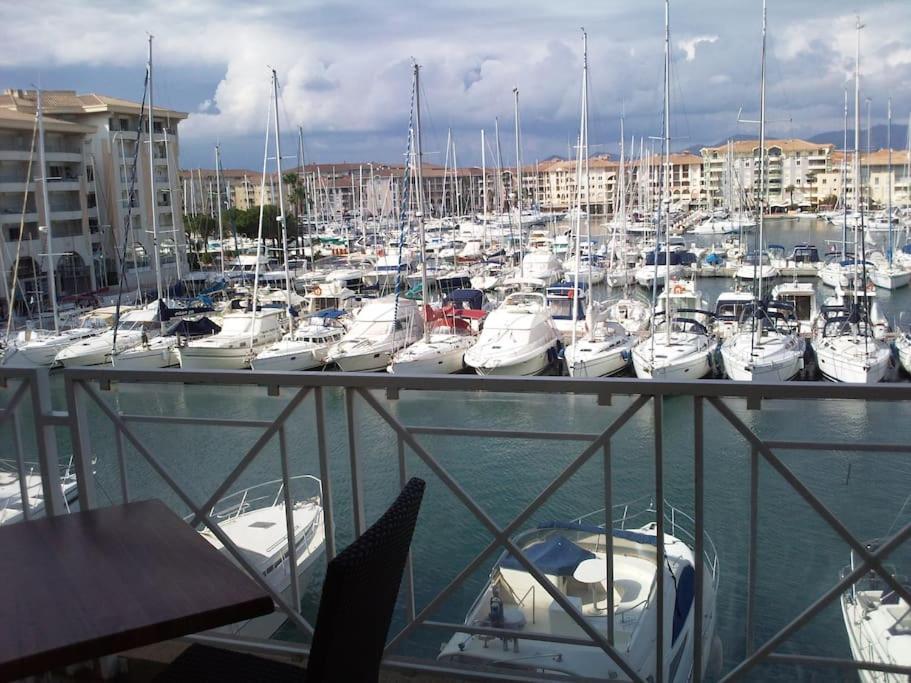Port Frejus Cap Hermes Vue Mer Et Port Pieds Dans L'Eau Piscine Pkg Екстер'єр фото