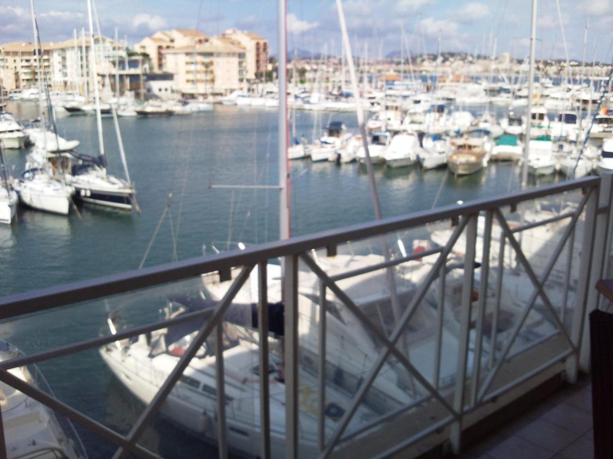 Port Frejus Cap Hermes Vue Mer Et Port Pieds Dans L'Eau Piscine Pkg Екстер'єр фото